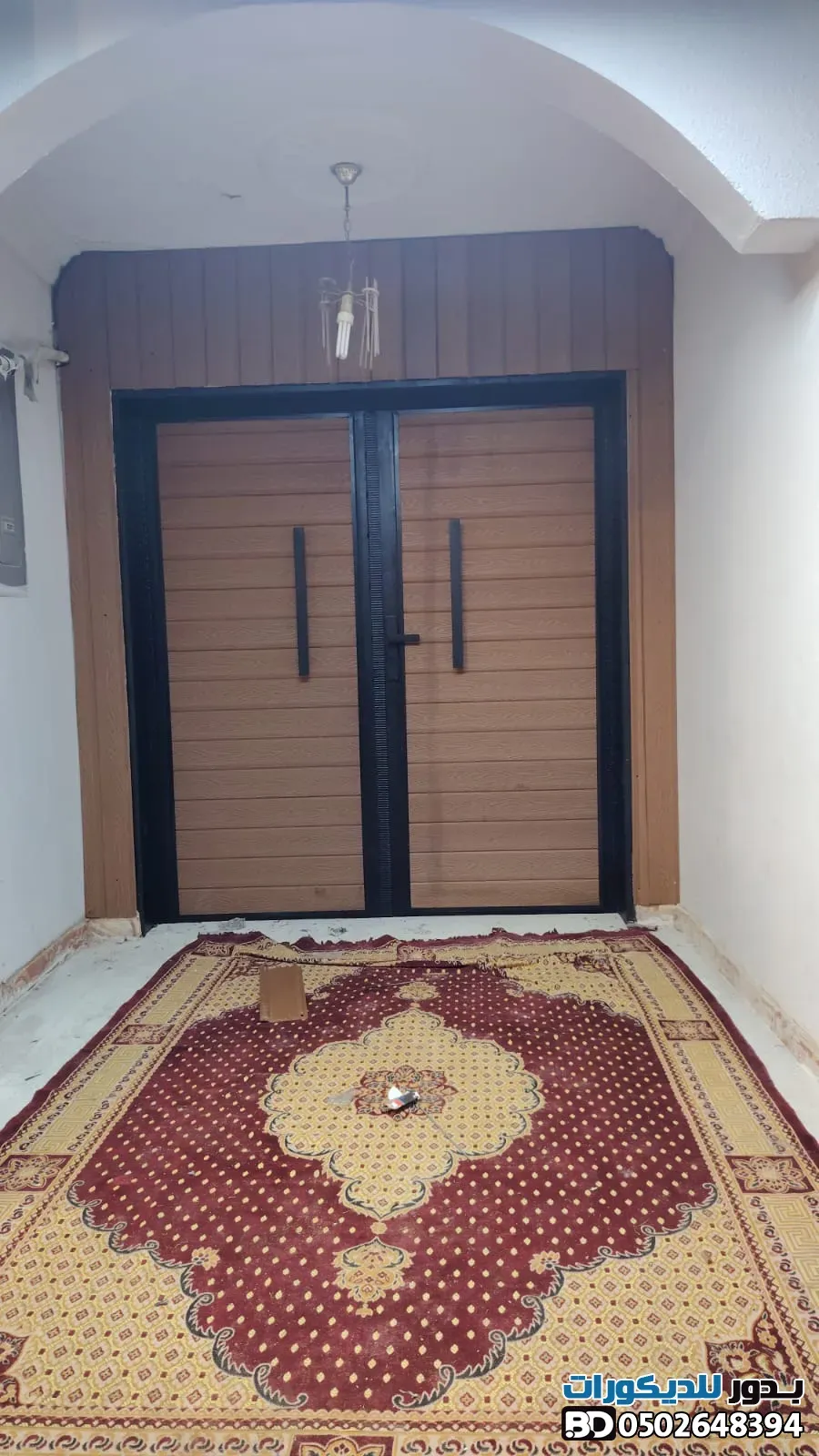 معلم تركيب ابواب بديل الخشب في حي العوالي بالرياض 